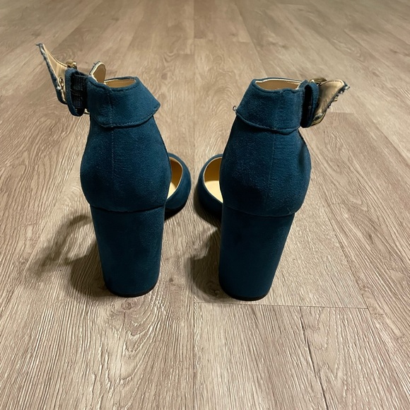 Heels - Picture 2 of 3